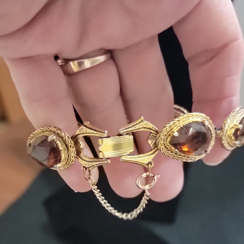 Elegant Vintage Florenza Gold Tone and Amber Colored Stone Teardrop Bracelet